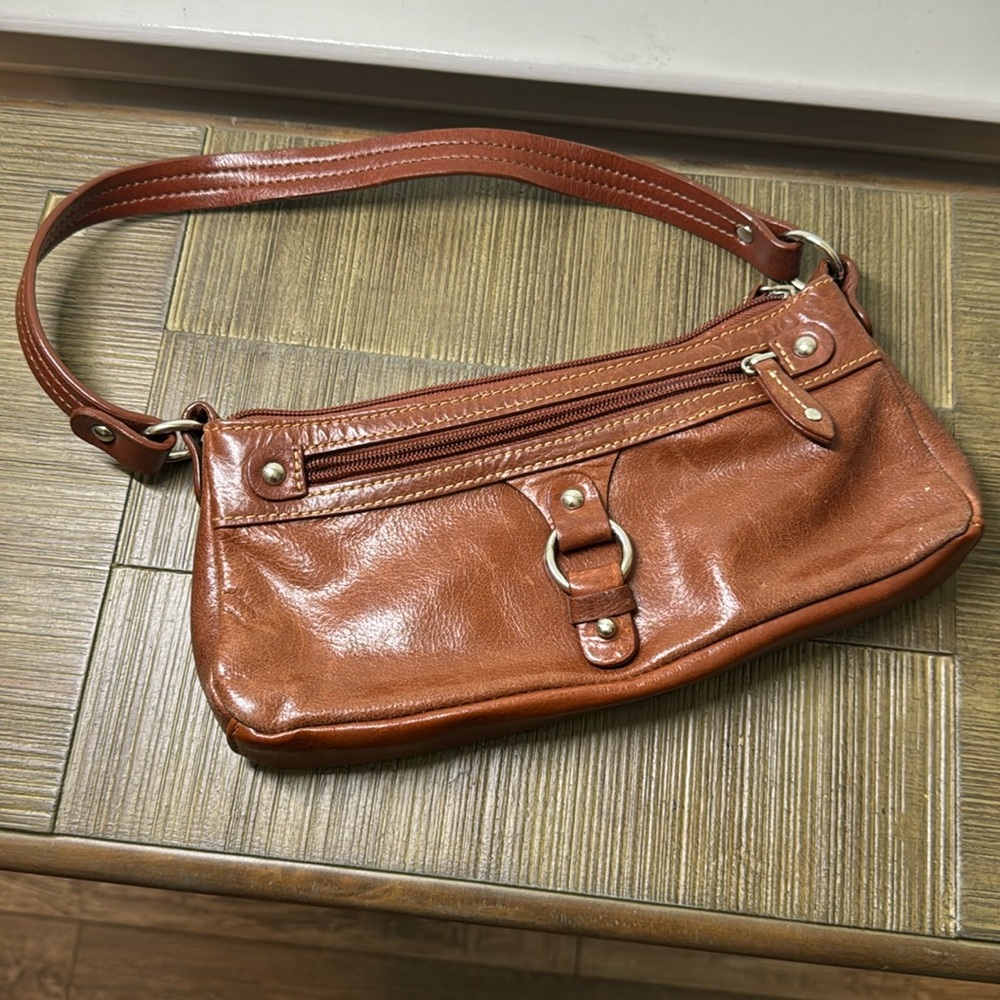 GIANI BERNINI  PURSE/CLUTCH LEATHER. Color Luggage.  Smoke/pet-free home.